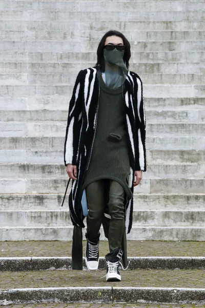 Look 25